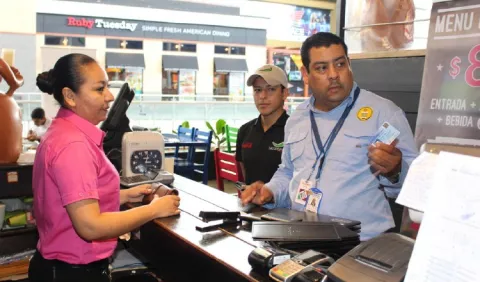 Mayoría de permisos de trabajo son por razones humanitarias