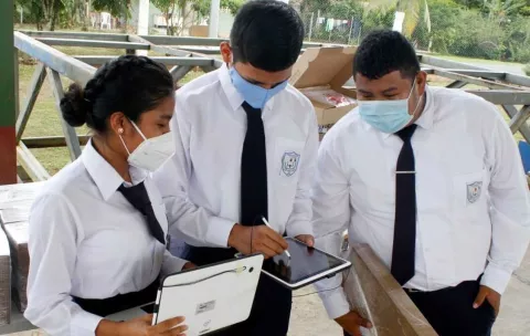 Estudiantes y docentes ya pueden utilizar la aplicación móvil ESTER Meduca en dispositivos Android e iOS