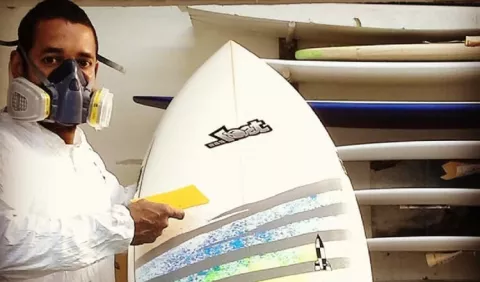 ¡Cumple su sueño! Evelio Castillo se consolida como el único fabricante panameño  de tablas de surf en EE.UU.
