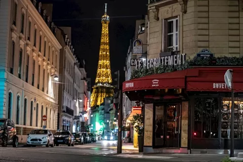 Francia bate el récord de contagios de COVID-19 por tercer día consecutivo con 45,422
