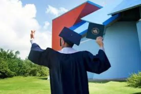 Minsa permitirá realizar actos de graduación, pero se deben seguir las medidas de bioseguridad