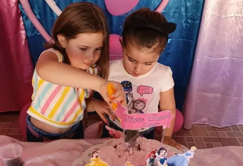 ¿Cómo se llevan en realidad las hermanas que se pelearon en una fiesta de cumpleaños?