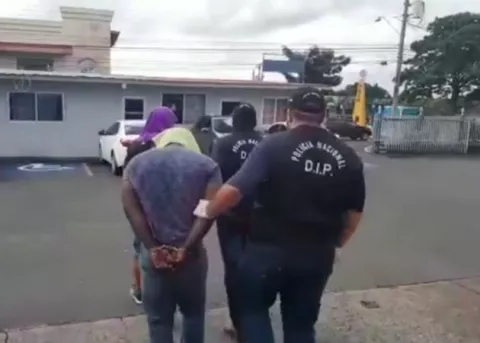 Capturan a dos panameños con presunta cocaína y a una mujer por falsificación de documentos