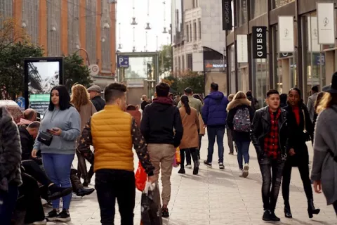 La gente joven tendrá que esperar hasta 2022 para vacunarse contra la covid