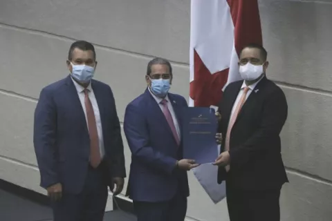 Ministro Rogelio Paredes presenta ante la Asamblea Nacional proyecto que regula el 'leasing inmobiliario'