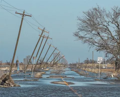Luisiana de nuevo entre escombros y destrozos tras el paso del huracán Delta