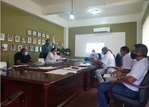 Denuncian falta de luminarias en Escobal y buscan legalizar negocios en Altos de Los Lagos 