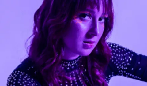 Conoce a Mafe, quien presentó su tema 'Descontrol'