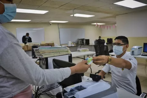 Migración presenta lista de notificación para entrega de carné pendientes a extranjeros hasta el 30 de octubre