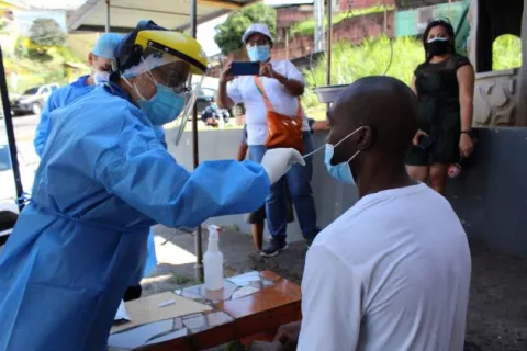 Toque de queda se mantiene en Bocas del Toro y Chiriquí, mientras que este jueves se registran 15 muertes por COVID-19