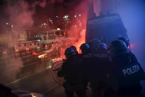 Disturbios en varias ciudades italianas ante los cierres para evitar contagios de COVID-19