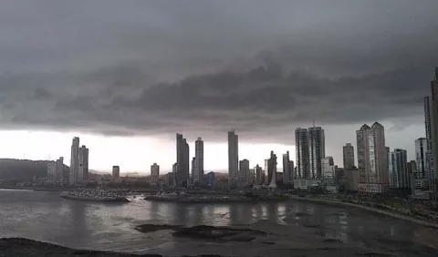 Sinaproc advierte incursión de la onda tropical #42 sobre territorio nacional