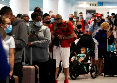 United Airlines ofrecerá test rápidos de la COVID-19 entre Nueva York y Londres