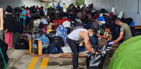 Nicas que viajaban en caravana humanitaria quedan varados en Paso Canoas ante múltiples protestas y cierres de vías en Costa Rica