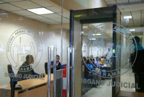 Decretan detención provisional contra hombre que intentó matar a su suegra a machetazos en Penonomé
