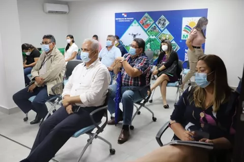 Entrega de cartas de intención oficializa compra de productos derivados de cerdo y pollo para distribuir en diciembre