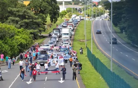 Paso Canoas se mantiene cerrado, persisten 45 bloqueos a pesar de propuesta de diálogo por parte del gobierno de Costa Rica