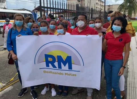 Realizando Metas suma adherentes en Colón