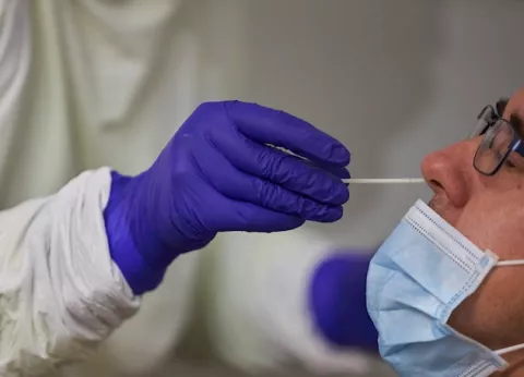 La inmunidad contra la COVID-19 dura al menos cuatro meses, según un estudio