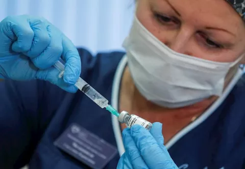 Rusia inicia la producción de su segunda vacuna anticoronavirus