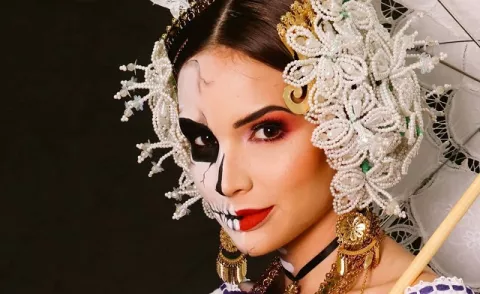 Sheldry Sáez recibe críticas por vestir la pollera usando un maquillaje que no va acorde al traje típico