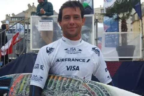 Diego Salgado apunta al Mundial de Surf de El Salvador