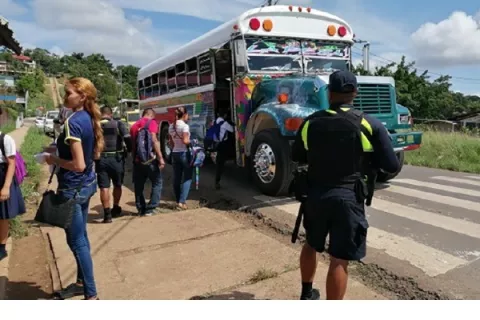 Transportistas se encuentran en alerta ante una serie de proyectos de ley que en el fondo buscan reemplazarlos, según Canatra