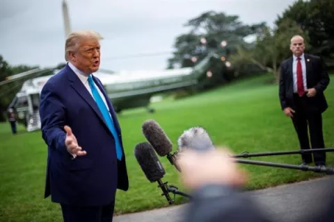 Trasladan al presidente Donald Trump a un hospital militar por 'precaución'