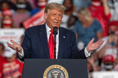 El presidente Donald Trump pide vencer a la 'izquierda radical' en su primer mitin post COVID-19