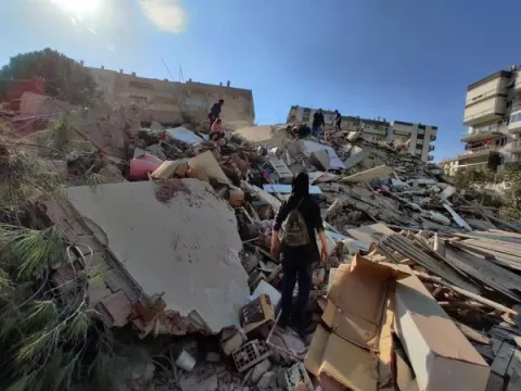 Terremoto que sacudió a la ciudad  turca de Esmirna deja al menos 4 muertos y 152 heridos