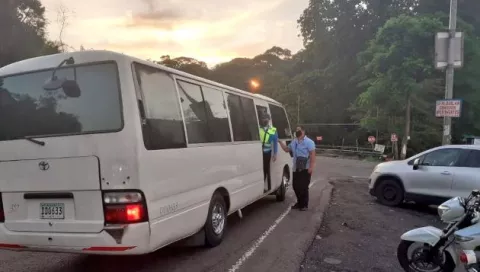Ya no aguantan los abusos, usuarios del transporte público buscan acuerdos con la Autoridad del Tránsito y transportistas 