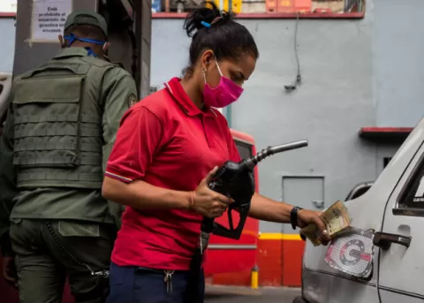 Venezuela vuelve al sistema de venta de gasolina por número de placa