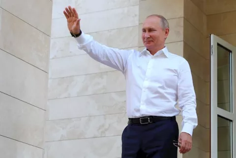 Putin anuncia el registro de una segunda vacuna contra la COVID-19