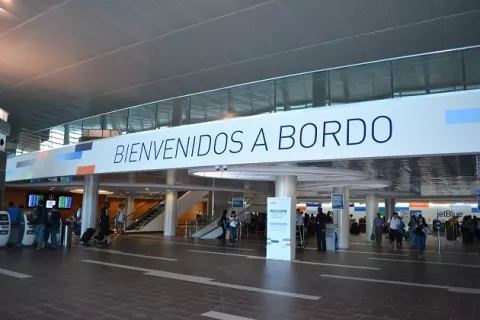 Aeropuerto de San Juan recibe a más de 385 mil pasajeros