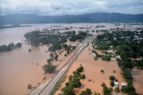 Bajan las aguas en Honduras pero sigue el peligro por los daños que dejó Iota