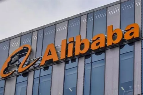 La India bloquea 43 apps chinas, entre ellas Alibaba