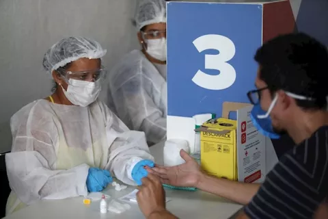Más esperanza de vacunas en una América donde la COVID-19 no deja de crecer