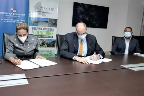 Arap y Coiba AIP firman alianza de cooperación científica