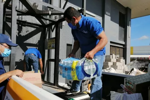 Azuerenses recolectan toneladas de artículos para ayudar a damnificados en Herrera y Chiriquí