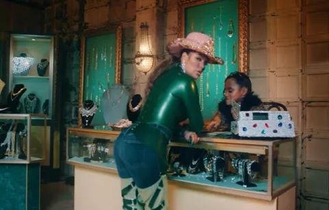 Video de 'Bichota', en el cual participó Anita Correa, tiene más de 30 millones de reproducciones