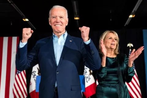 El candidato demócrata Joe Biden comienza la jornada electoral con una visita a la tumba de su hijo