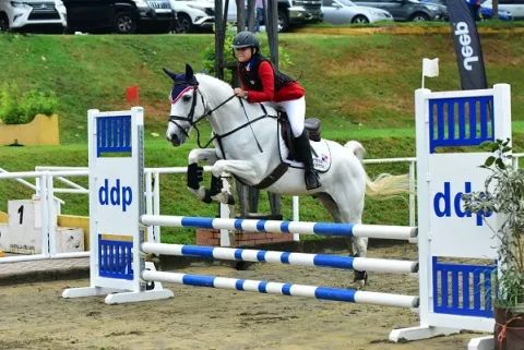 Alexandra Ortega,  campeona de equitacion regresa a la pista
