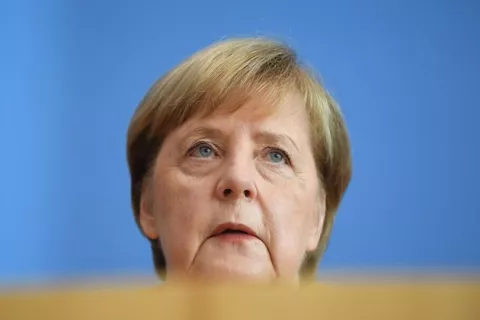 Ángela Merkel no descarta tener que prolongar las nuevas restricciones por la COVID-19