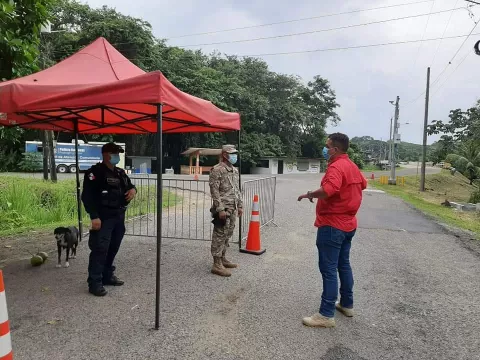 Un grupo de colonenses desafía a la COVID-19 con desfile clandestino