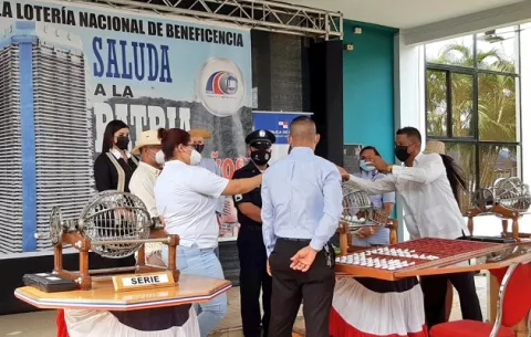 Sorteos de la lotería se jugarán a las 3:00 p.m. a partir de esta semana