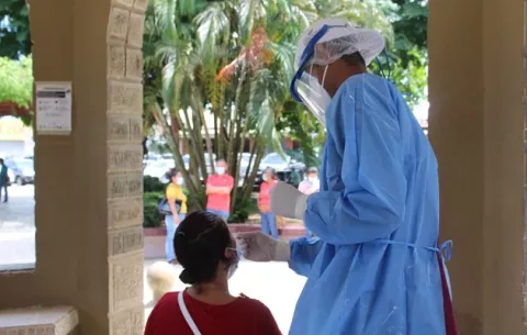 Pacientes de COVID-19 firman relevo de responsabilidad para no ir al hospital y cuando se complican ya es tarde