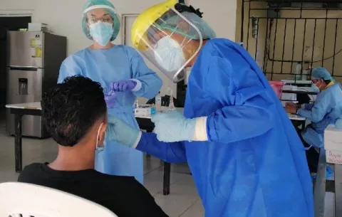 ¿Cómo actúa la COVID-19 agudo en los pacientes contagiados? cerca del 5% llega a la fase tres