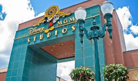 Disney cierra el año fiscal con pérdidas de $2,832 millones