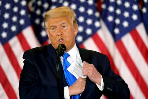Donald Trump reconoce en un tuit que Joe Biden ganó pero lo achaca sin pruebas a un fraude