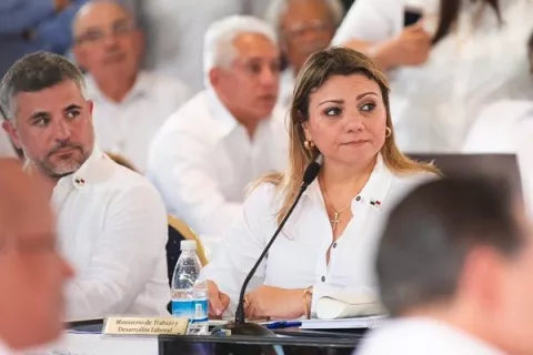 Presidente Laurentino Cortizo permanece en cuarentena, en medio de desastres registrados en el país, pero la ministra Doris Zapata asegura que él  está trabajando